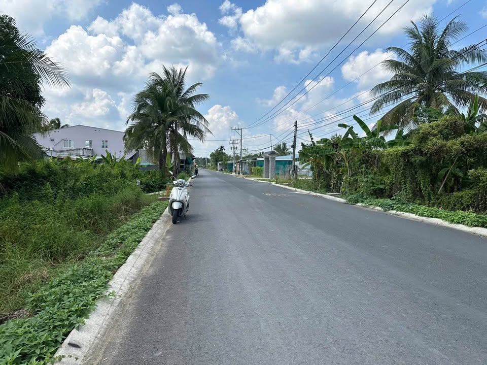 Cực Sốc!!! NHÀ MỚI Hẻm Xe Hơi 7 Chỗ. P, Trung An. TP Mỹ Tho cũ. Giá chưa dến 1 t
